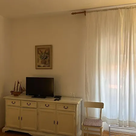 Simi - 100 M From Apartman