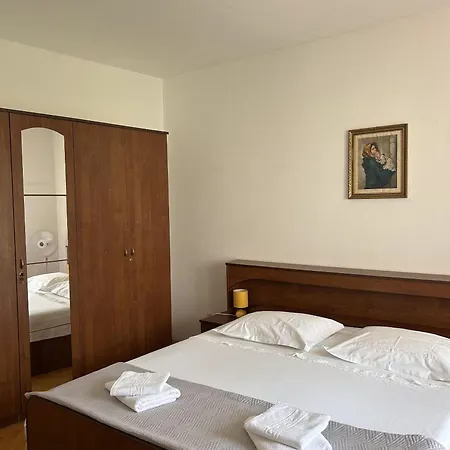Simi - 100 M From Apartman *